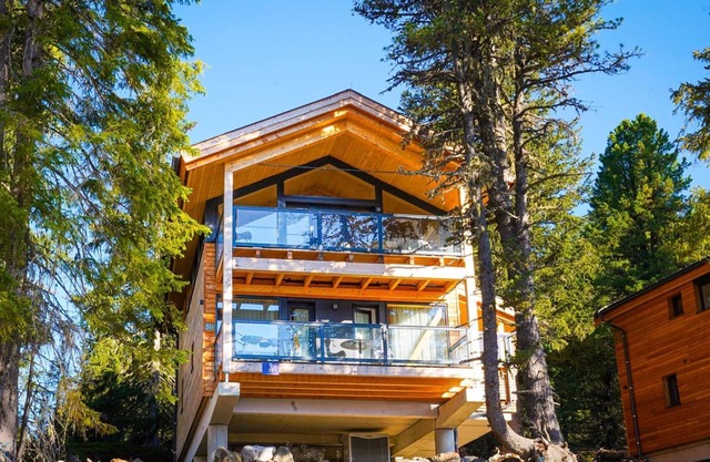 Superior # 13 mit Sauna & Hot Tub by Interhome