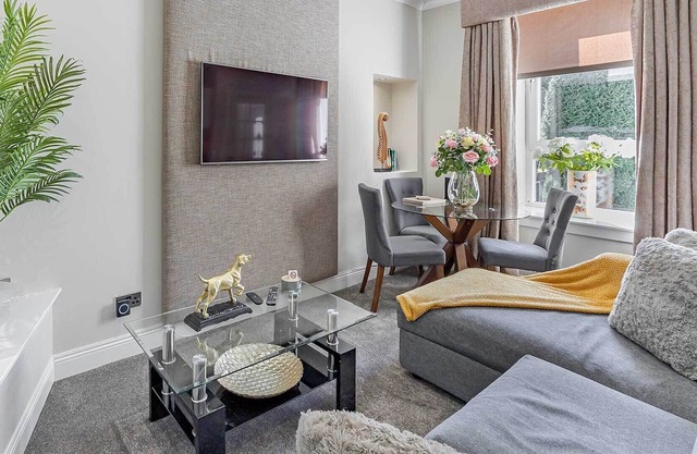 Superior One Bedroom Apartment