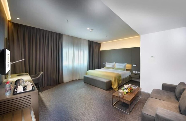 Superior Room Near Al Nakheel Oasis