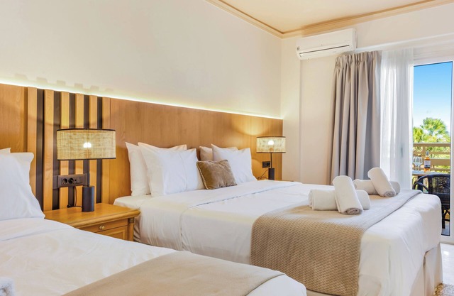 Superior Studio (3 ατόμων), Socrates Hotel