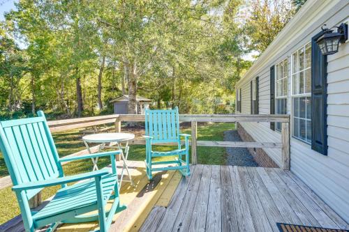 Supply Cottage with Deck Less Than 2 Mi to the Beach!