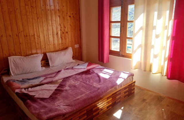 SURAJ HOME STAY KEYLONG