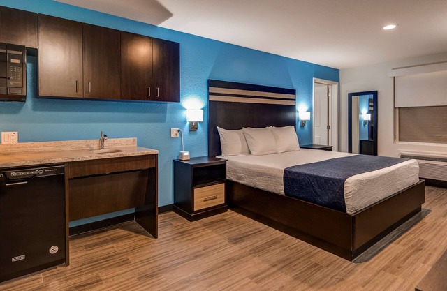 SureStay Plus Hotel by Best Western Humble