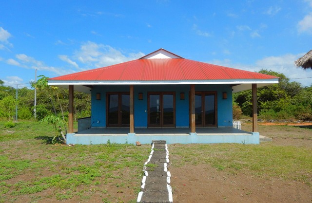 Surf, Sun & Serenity – 2BR Beachfront Home at Playa Tesoro