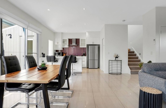 Surf Villa - Situated just down from Warrnambool's famous Thunder Point