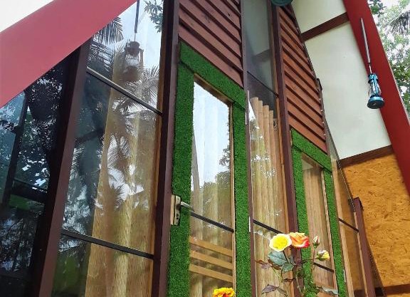 SURFING BEE ECOLY CABANA