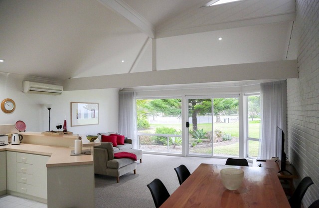Surfleet Holiday Unit~ the place that offers a little ‘beach-side’ getaway.