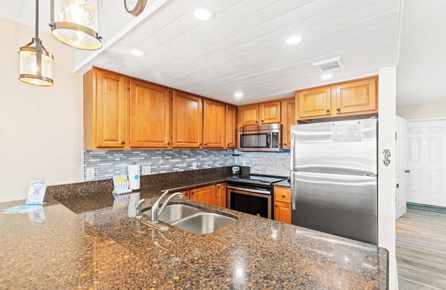 Surf’s Up! Pet-friendly, 2BR 3BA Beachfront Townhouse, Sleeps 8!