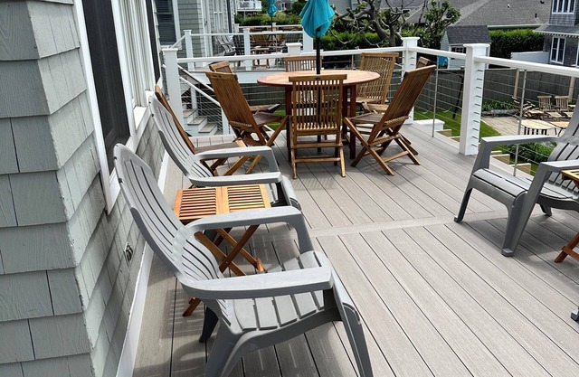 Surfside! Fantastic Beach House, Near Restaurants, Cliff Walk, Close to Downtown