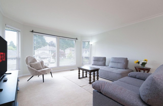 Surrey Family Home w/Patio & Garden – 3BR 2BA