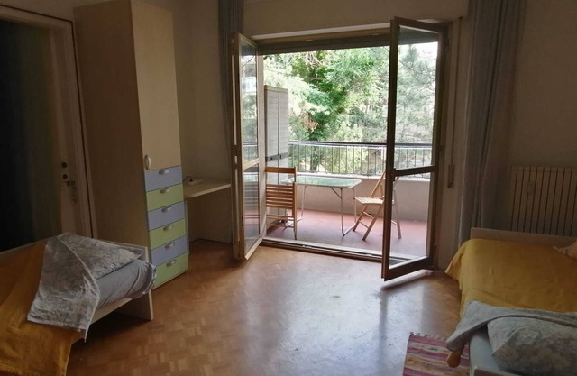 Surrounded by greenery, just minutes from downtown, apartment with balcony