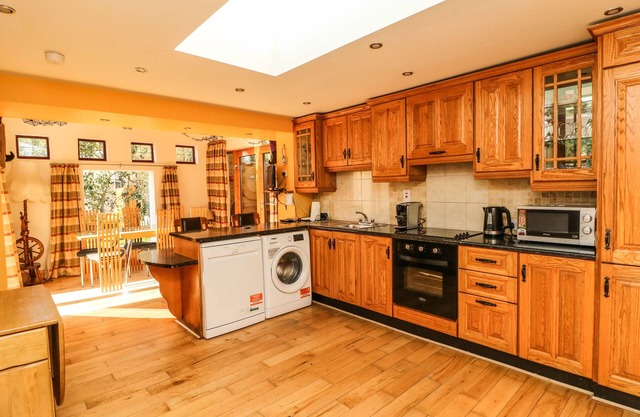 SUTTON COTTAGE, pet friendly in Rosslare Harbour, County Wexford