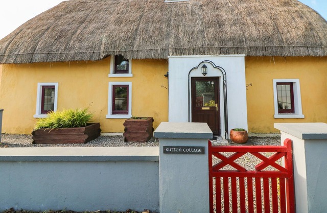 SUTTON COTTAGE, pet friendly in Rosslare Harbour, County Wexford