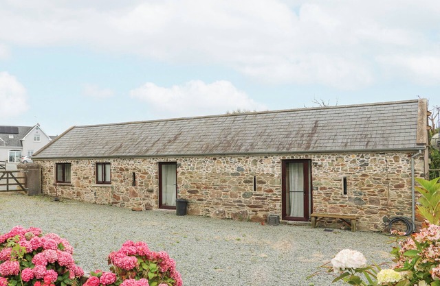 SWALLOW'S NEST, pet friendly in Tacumshane, County Wexford