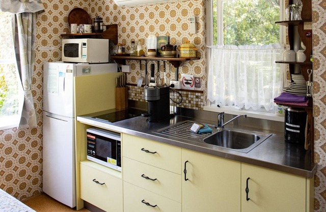 Swan Cove Garden Cottage