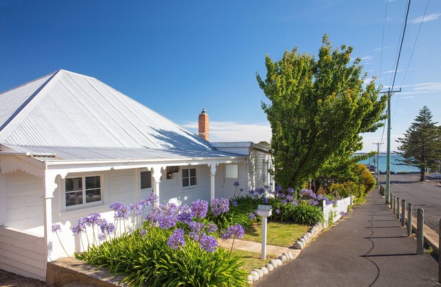 "Swansea House" Historic Seaside Escape