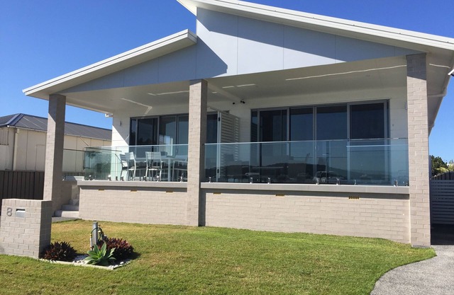 Swansea Lakeside Retreat is a large property on the shores of Lake Macquarie
