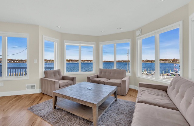 Sweeping Water Views, Private heated pool 2BR, 2.5BA bathrooms