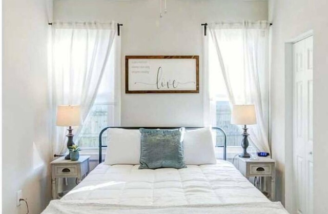 Sweet Retreat! Cozy 2 Bed & Bath By the Beach