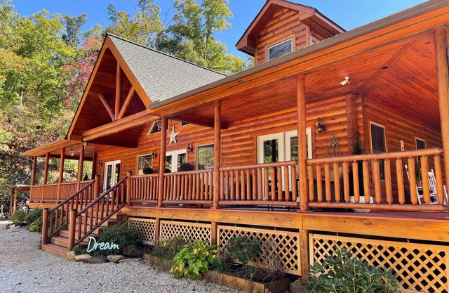 Sweet Serendipity Cabinn2 BR/2 BA near Fontana Lake
