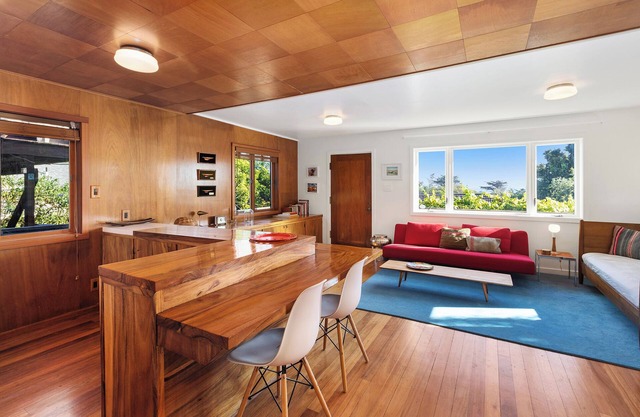 Sweet Stinson getaway 5 min walk to beach & dining