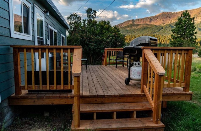 Sweet Wallowa Lake cabin at the Wahluna Terrace Retreat