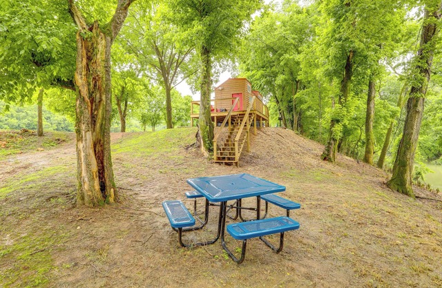 Swim On-Site: Riverfront Studio in Mountain View!