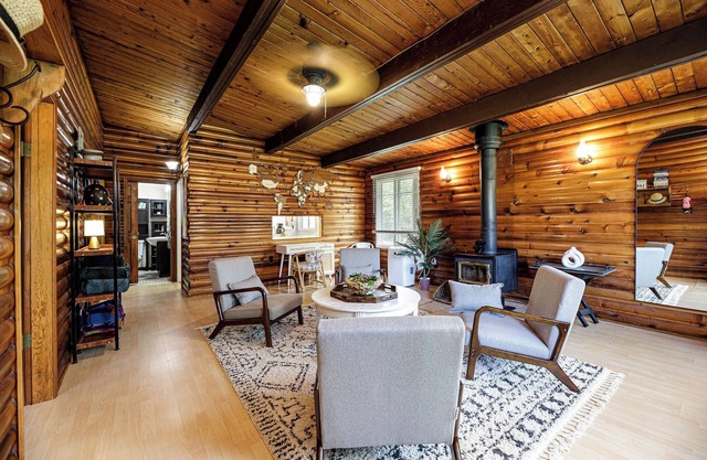 Sylvan Cabin - 3 BR, Family Fun, Luxurious Yard!