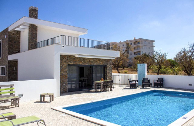 Täydellinen Pool Villa Ihanteellisesti