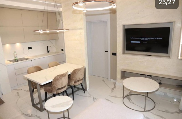 t“Luxury apartment with jacuzzi on a spacious balcony”