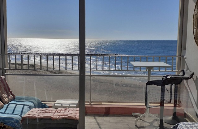 T2 1st line sea view in GRAU D'AGDE