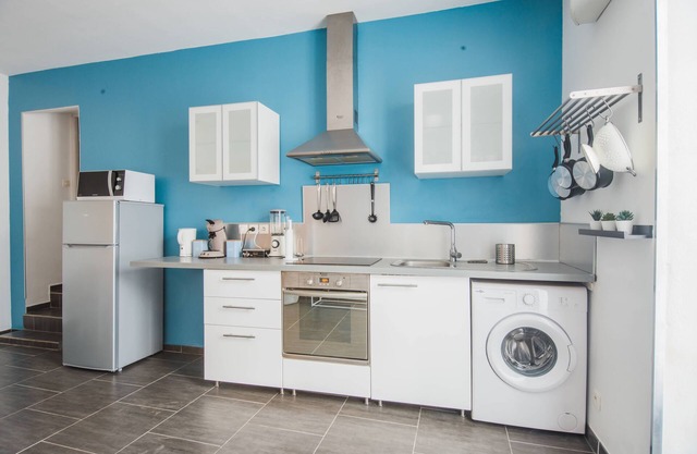T2 APARTMENT + LARGE TERRACE +2 PRIVATE PARKING