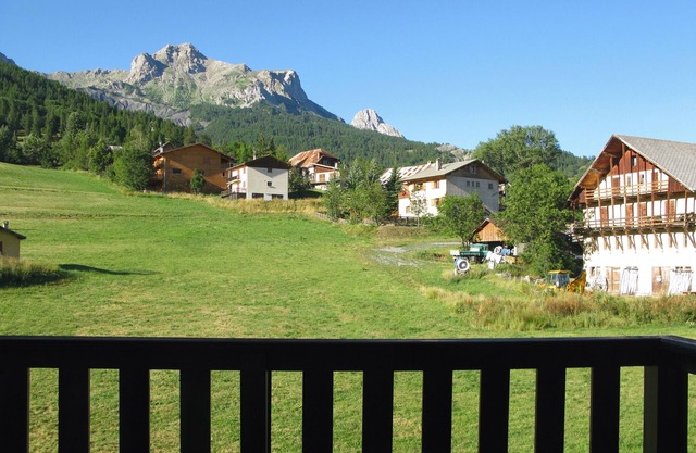 T2 apartment with panoramic mountain views, Le Sauze 1400