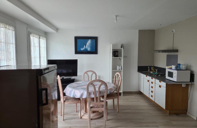 T2 bis refait à neuf dans le bourg de Frehel