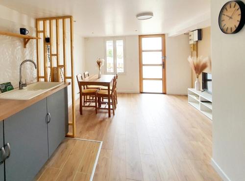 T2 NEUF indépendant - 8min de Lyon - Parking privé -Terrasse