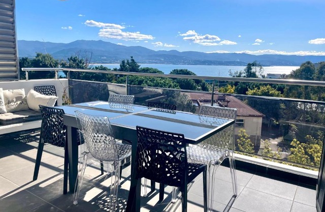 T2 VUE MER - ENTREE DE VILLE