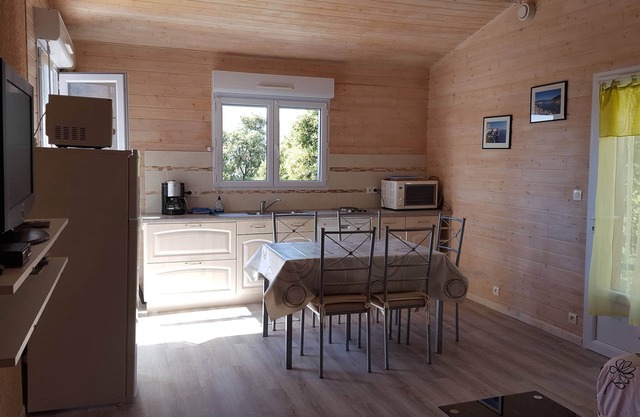 T3 air-conditioned villa in countryside near shops and sea