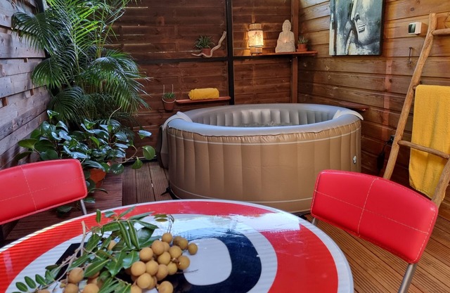 T3 approximately 65 M² located at 400m altitude 10mnde l'Aéroport mountain sea view.