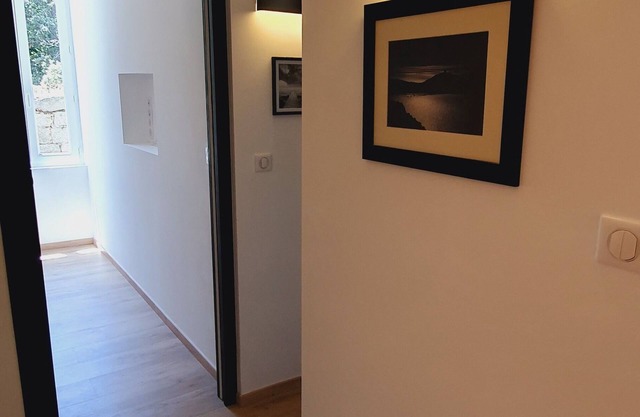 T3 Hyper Centre Sartene Calme,fraîchement Rénové Avec des Matériaux de Qualités