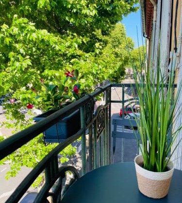 T3 Lumineux & Cosy avec Balcon Escapade by DarBonne