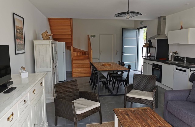 T3 semi-detached house in the countryside, 8 km from the beach.