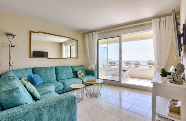 T3 with terrace sea view 400m from the beach