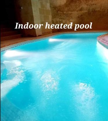 Ta Majsi farmhouse with indoor heated pool
