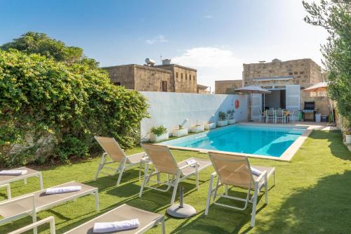 Ta'Patee Pool Farmhouse in Gozo - Happy Rentals