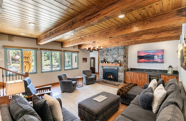 Tahoe Dreamer by Tahoe Getaways - Pet Friendly 4 BR Gated Home + Walk to Lake!