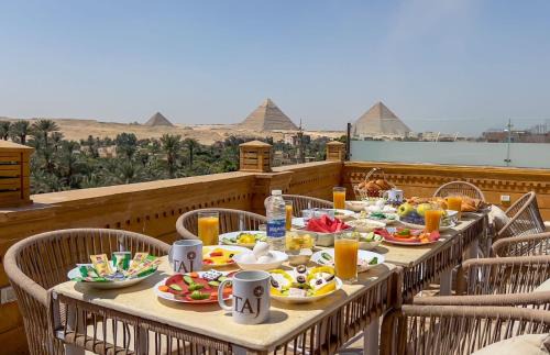Taj Pyramids inn - Pyramids View Rooftop