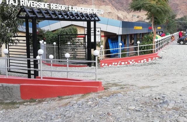 Taj Riverside Resort & Adventure offers Resort, Food & Adventure River Rafting