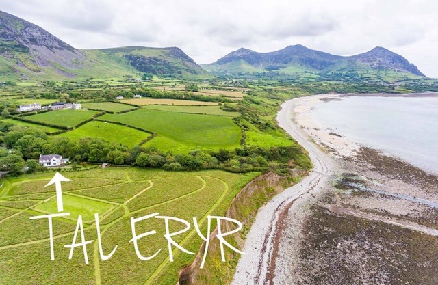 Tal Eryr - a rural retreat that sleeps 10 guests in 5 bedrooms