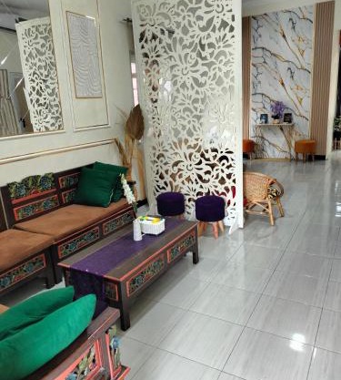 Taman Salak Homestay -5BR Entire House