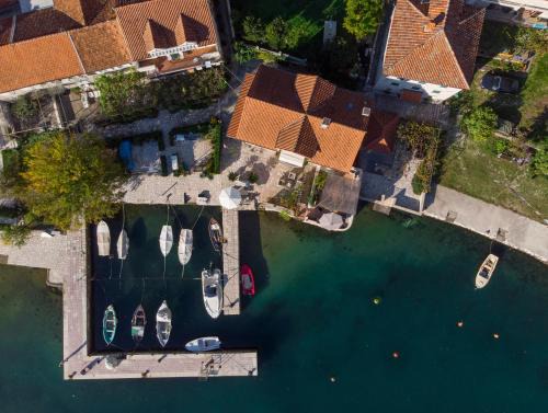 Tanja's Seafront Orahovac Apartment